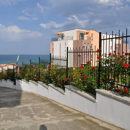 Beautiful Family With Sea View Villa